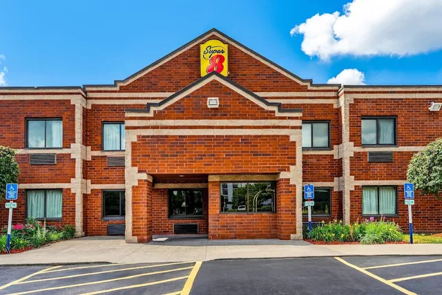 Photo 1 - Super 8 by Wyndham Elgin