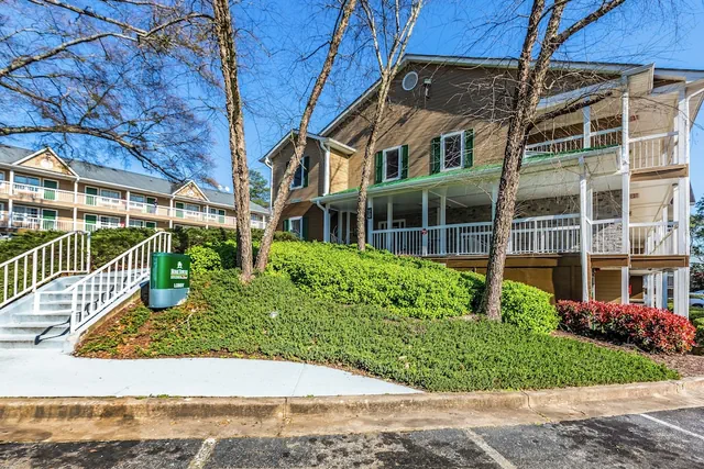 Photo 1 - HomeTowne Studios by Red Roof Atlanta - Norcross Downtown