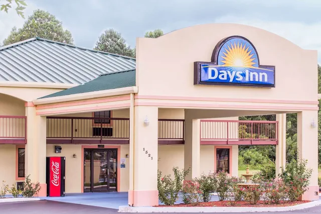 Photo 1 - Days Inn by Wyndham Eufaula AL