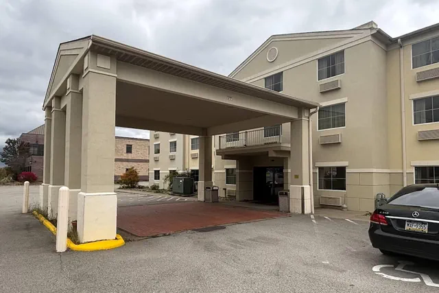 Photo 1 - Wingate by Wyndham Pittsburgh/West Mifflin
