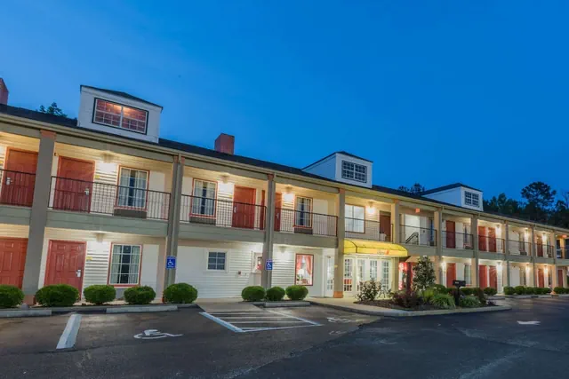 Photo 1 - Super 8 by Wyndham Alexander City