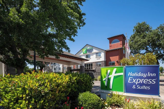 Photo 1 - Holiday Inn Express & Suites Paso Robles by IHG