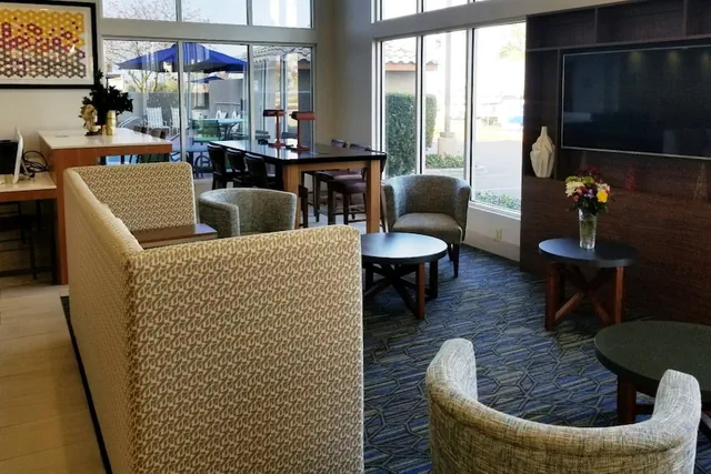 Photo 1 - Holiday Inn Express Madera - Yosemite Park Area by IHG