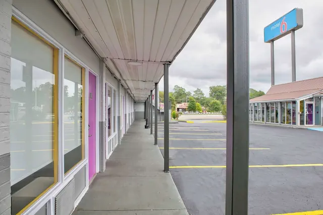 Photo 1 - Motel 6 Tuscaloosa, AL – University