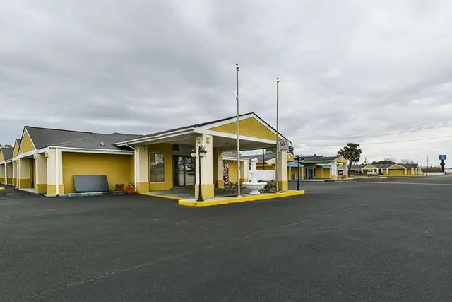 Photo 1 - Rodeway Inn & Suites Enterprise