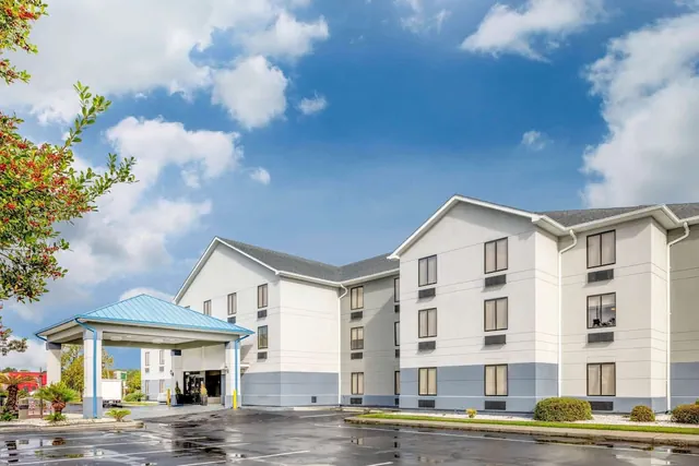 Photo 1 - Baymont by Wyndham Pooler/Savannah