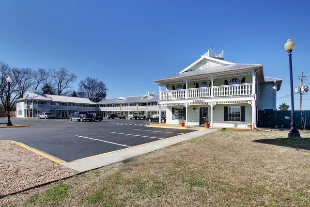 Photo 1 - Keywest Inn - Tuscumbia/Muscle Shoals