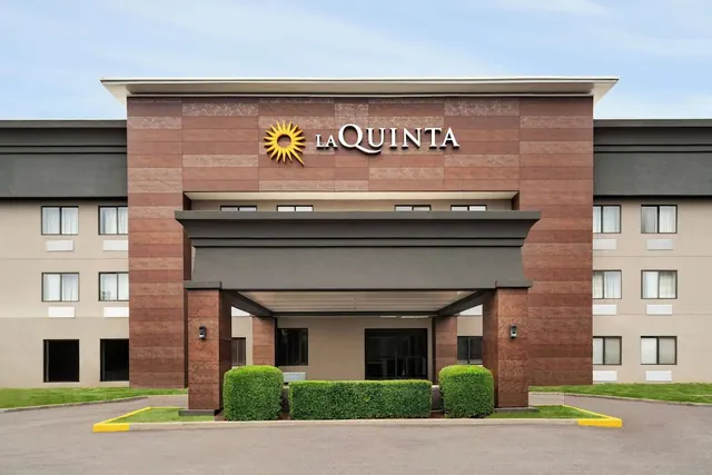 Photo 1 - La Quinta Inn by Wyndham Birmingham - Inverness