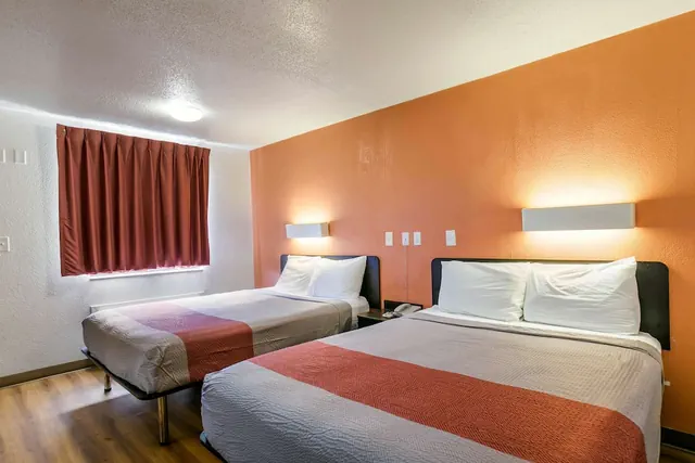 Photo 1 - Motel 6 Dothan, AL