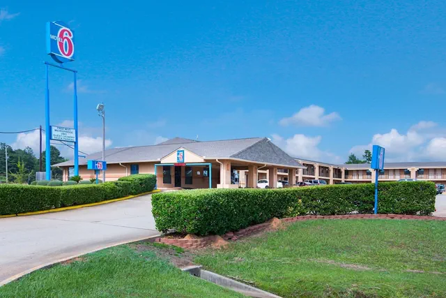 Photo 1 - Motel 6 Marshall, TX
