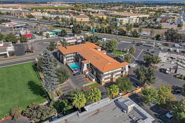 Photo 1 - Hillstone Inn Tulare, an Ascend Collection Hotel