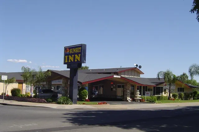 Photo 1 - Sunset Inn Lake Oroville