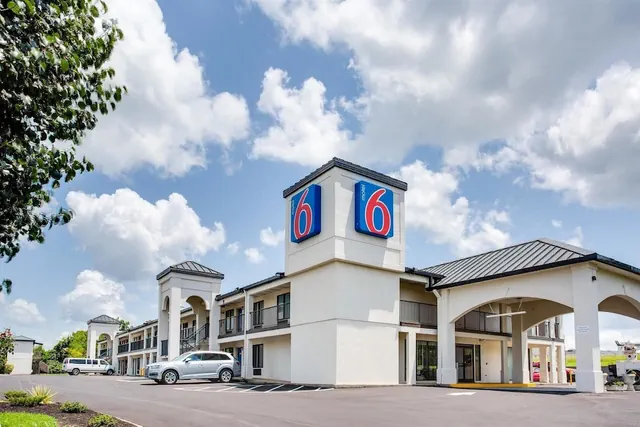 Photo 1 - Motel 6 White House, TN