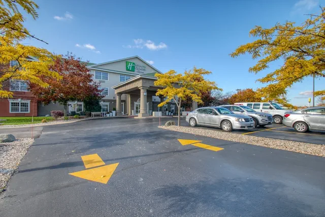 Photo 1 - Holiday Inn Express Hotel & Suites Oshkosh by IHG