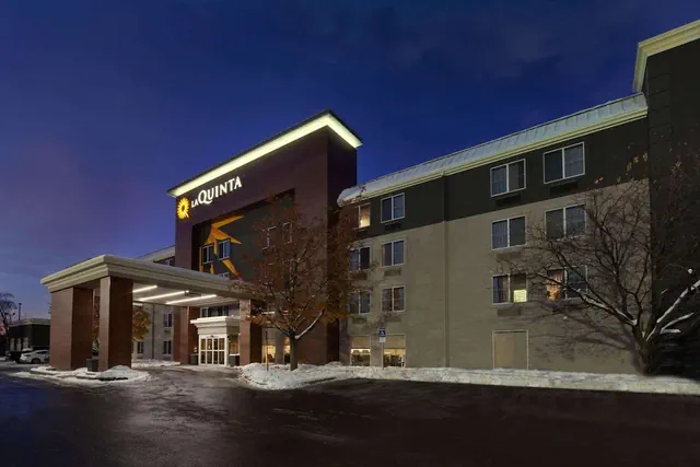 Photo 1 - La Quinta Inn & Suites by Wyndham Detroit Utica