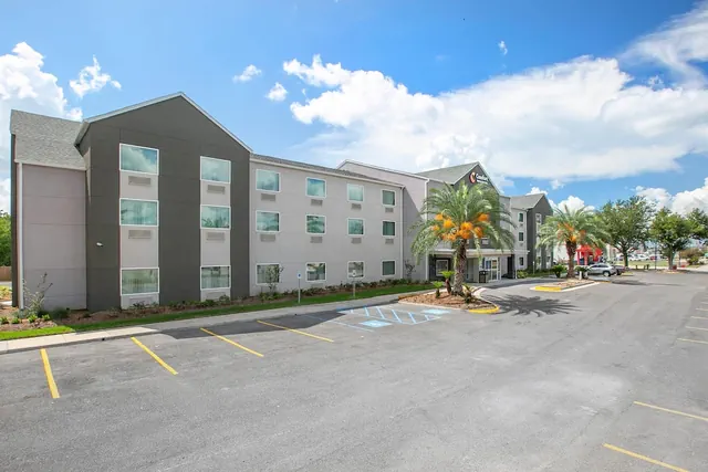Photo 1 - Comfort Inn & Suites Houma