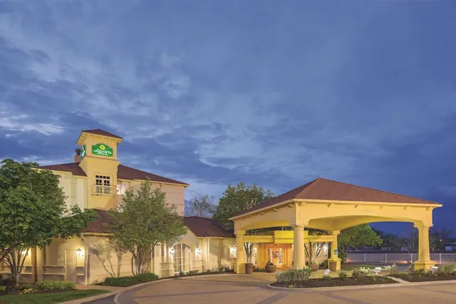 Photo 1 - La Quinta Inn & Suites by Wyndham St. Louis Westport