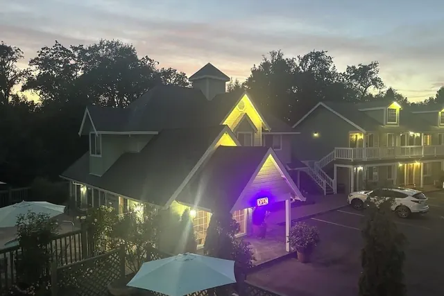 Photo 1 - Baechtel Creek Inn