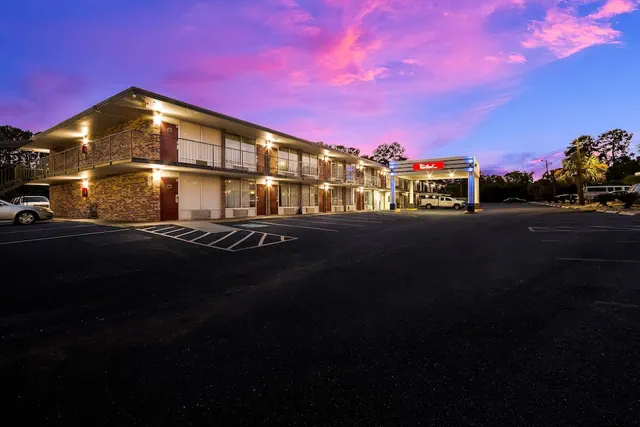 Photo 1 - Red Roof Inn Columbia, SC Airport