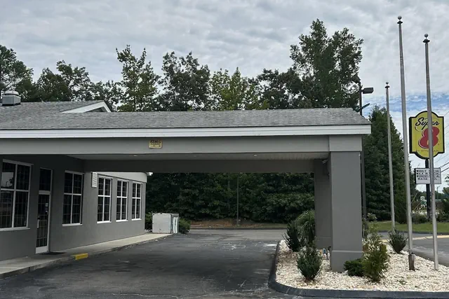 Photo 1 - Super 8 by Wyndham Fayetteville