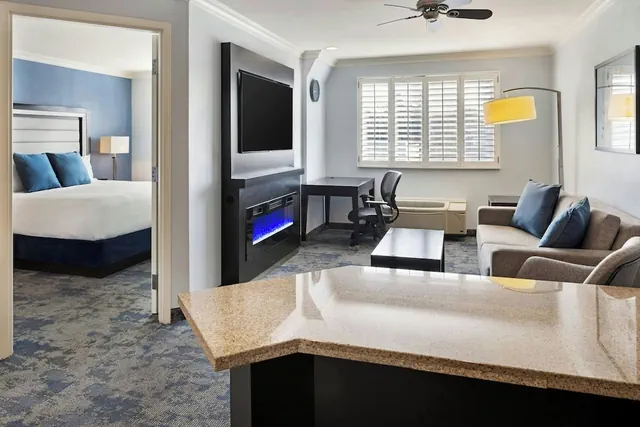 Photo 1 - City Express By Marriott Manhattan Beach