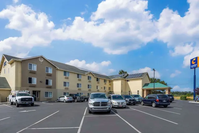 Photo 1 - Comfort Inn & Suites Redwood Country