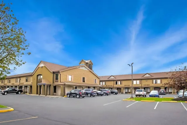 Photo 1 - Econo Lodge Allentown North
