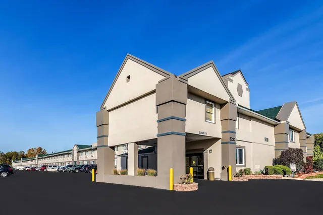 Photo 1 - Park Inn by Radisson, Detroit Metro Airport