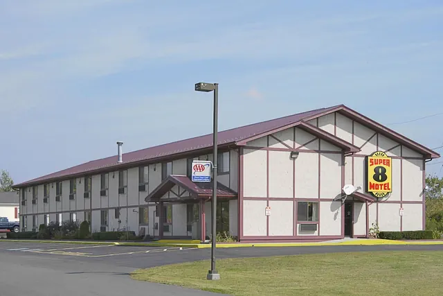 Photo 1 - Super 8 by Wyndham Pulaski