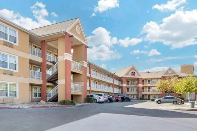 Photo 1 - Studio 6 Suites Fresno North CA