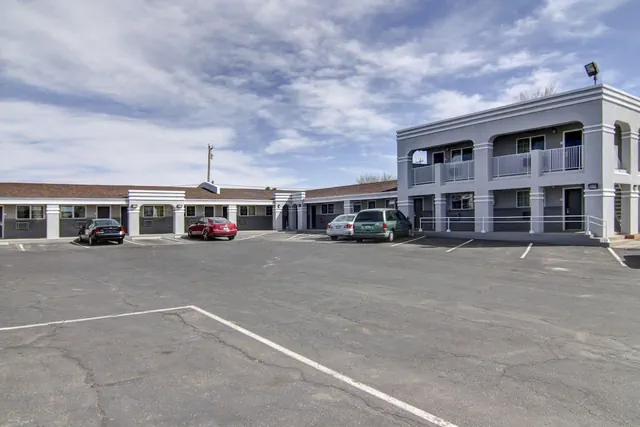 Photo 1 - Econo Lodge Inn & Suites Santa Rosa