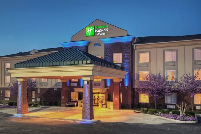 Photo 1 - Holiday Inn Express & Suites Manchester by IHG