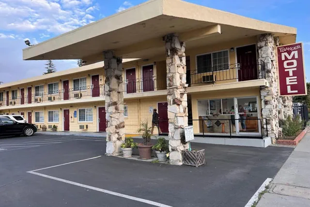 Photo 1 - Islander Motel Santa Cruz