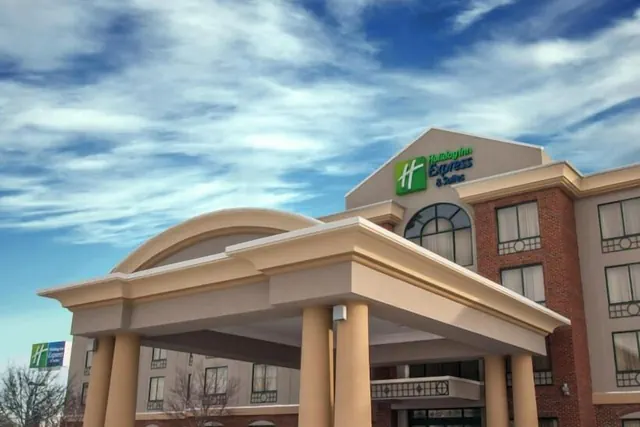Photo 1 - Holiday Inn Express Hotel & Suites Buffalo-Airport by IHG