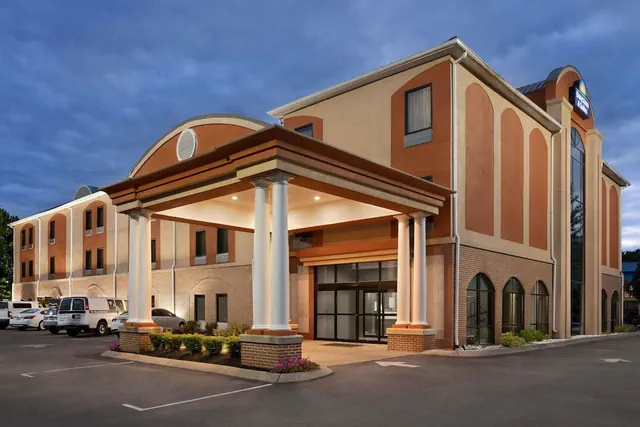 Photo 1 - Days Inn & Suites by Wyndham Murfreesboro I-24 East