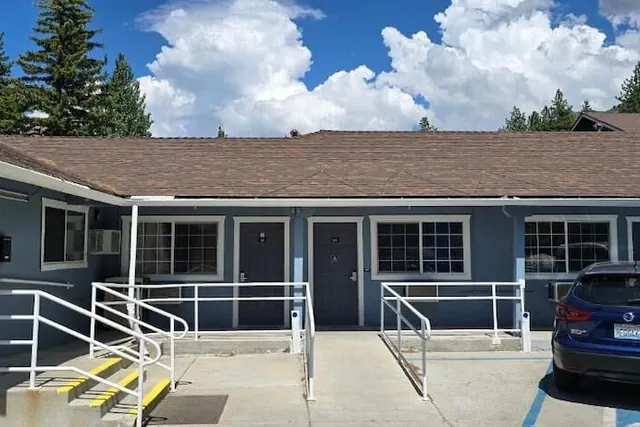Photo 1 - Bluebird Day Inn & Suites