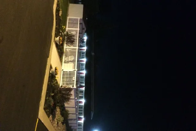 Photo 1 - Caravan Motel