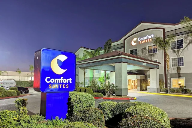 Photo 1 - Comfort Suites Fresno River Park