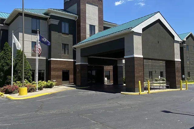Photo 1 - La Quinta Inn & Suites by Wyndham Louisville East