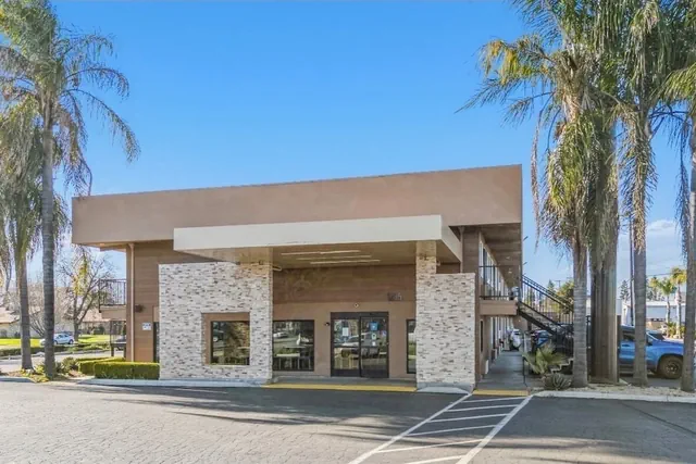 Photo 1 - Days Inn by Wyndham Merced / Yosemite Area