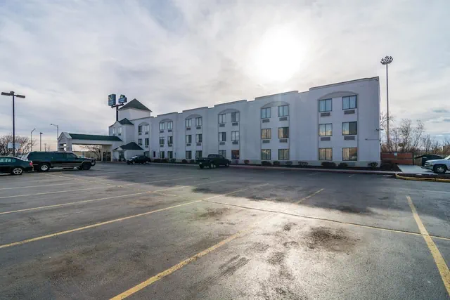 Photo 1 - Motel 6 Harvey, IL