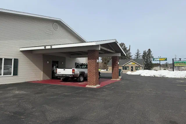 Photo 1 - Iron Mountain Inn & Suites MI US 2