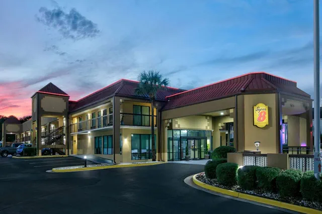 Photo 1 - Super 8 by Wyndham Mobile/Tillmans Corner