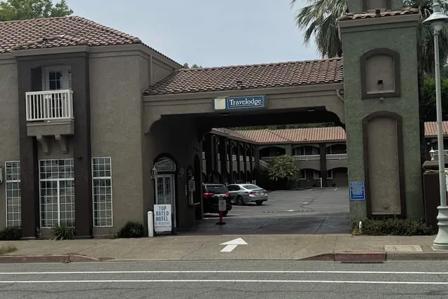 Photo 1 - Travelodge by Wyndham Redding CA