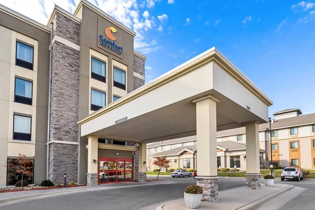 Photo 1 - Comfort Inn & Suites West - Medical Center
