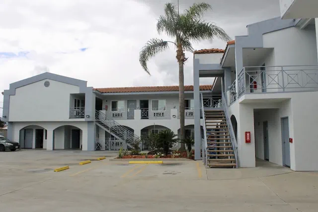 Photo 1 - Crescent Inn