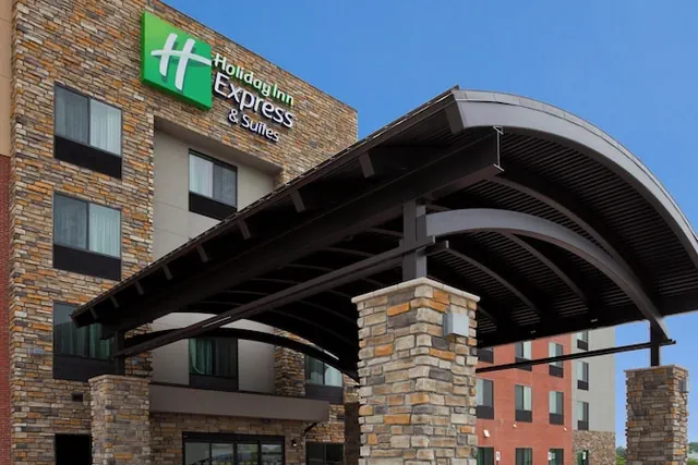 Photo 1 - Holiday Inn Express & Suites Davenport by IHG