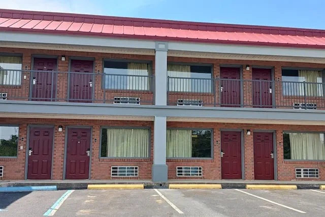 Photo 1 - Red Roof Inn & Suites Scottsboro
