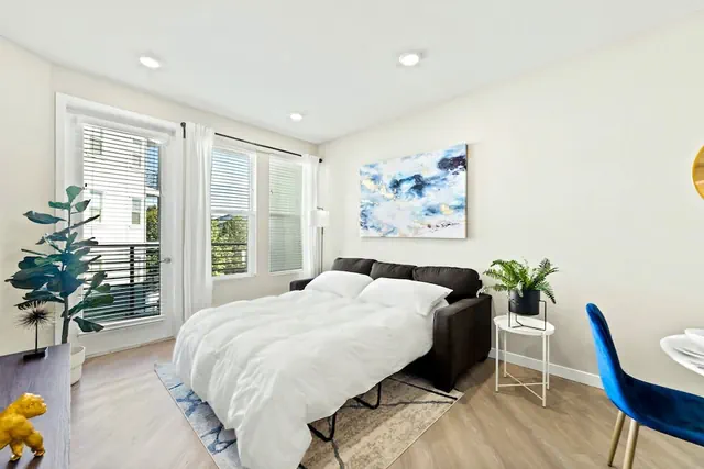 Photo 1 - Designer Apt With Jacuzzi Sky Lounge Gym Access