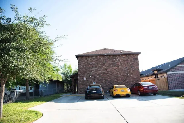 Photo 1 - 3BD 2BT Town Suite Minutes Away Medical Center